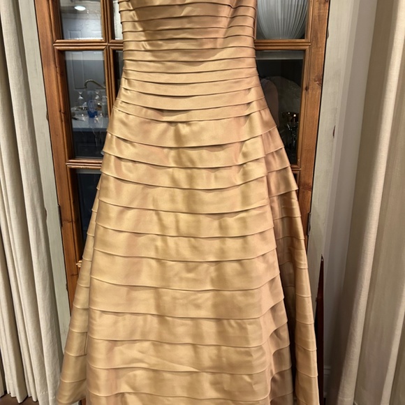 Formal gown size 2-4 - Picture 3 of 3